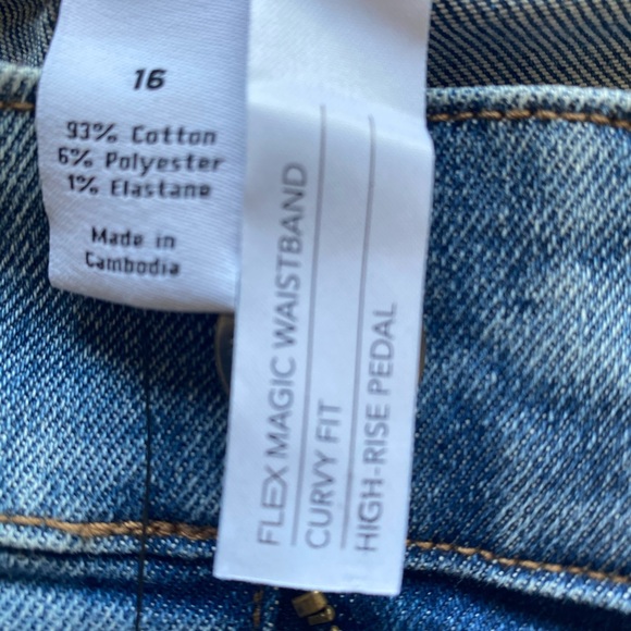 Women’s plus size cropped jeans - Picture 9 of 9